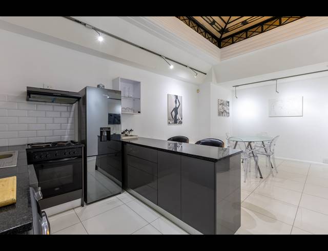 1 BEDROOM APARTMENT FOR SALE IN CAPE TOWN CITY CENTRE